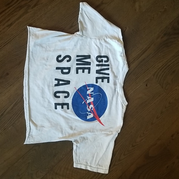 Cropped Graphic T-shirt - Picture 2 of 2